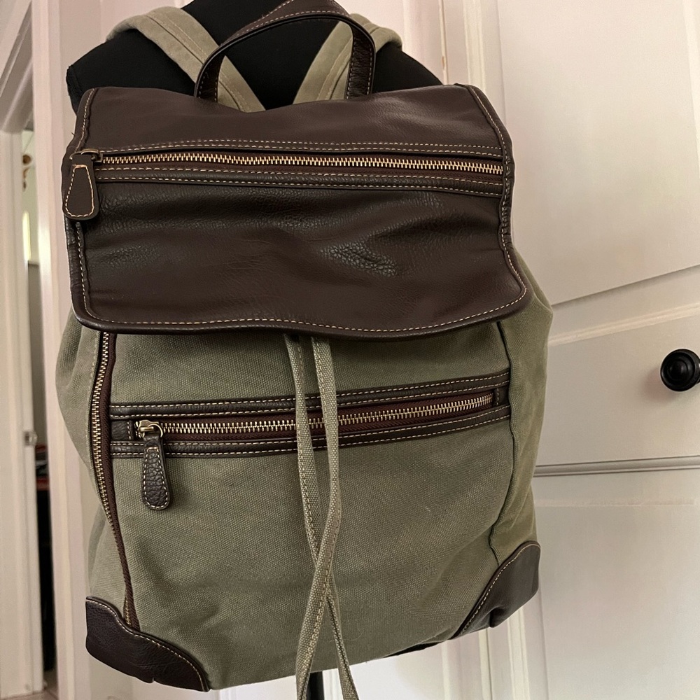 Barnes & Nobles Punctuate Backpack